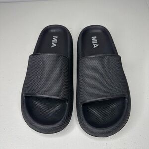 MIA Lexa Cloud Cushion Slide Sandals Size 10 Black Waterproof Non-slip Slipper